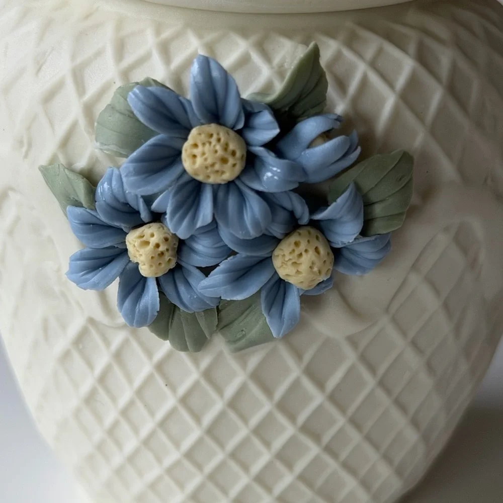 Vintage Hermitage Pottery Jade Ginger Box / Jar With Blue Flowers 🌺